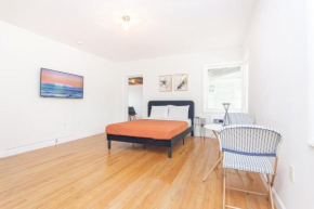 2-BDRM unit - 5 minutes walking Las Olas Beach